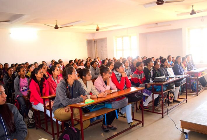 Why Workshops Are Essential for College Students Today